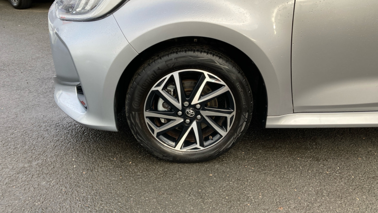 Toyota Yaris 1.5 Hybrid Design 5dr CVT Hybrid Hatchback